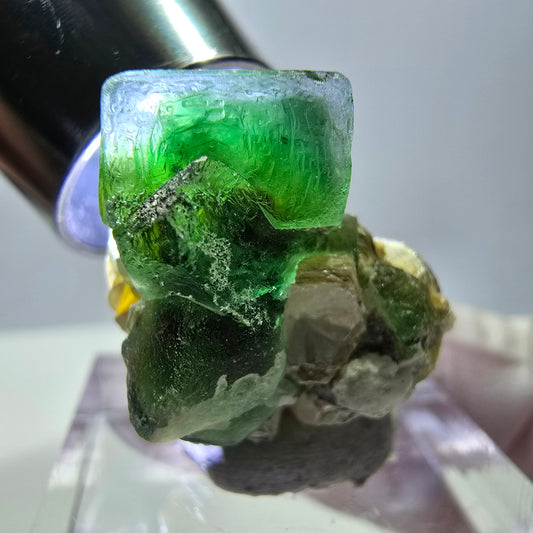 Cube de fluorite fantôme, zonal, muscovite, spécimen d'hyalite, Erongo, Namibie, 22 x 19 x 16 mm 