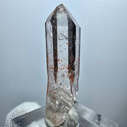 Quartz fumé fantôme transparent, pointe de fer, Goboboseb, Namibie, 41 x 12 x 10 mm 