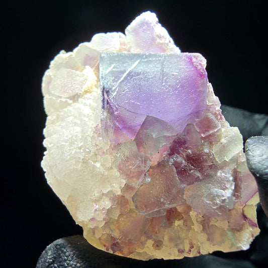 Cube de fluorite fantôme sur scène de quartz violet vert Omehane, Namibie 36*25*24mm