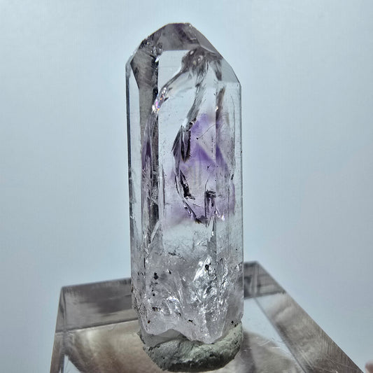Améthyste fantôme avec hématite, mine Streep, Goboboseb, Namibie, 32 x 10 x 10 mm 