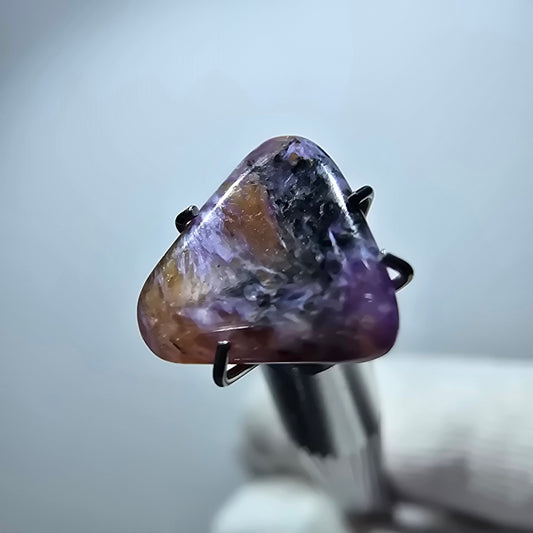 Seltener Charoit Kristall lila, poliert Russland 10*9*4mm