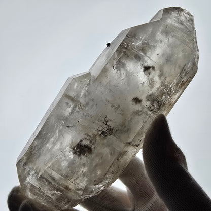Sceptre DT en quartz fumé squelette Enhydro, poche Valentine en calcite UV, Namibie 153 x 62 x 39 mm 