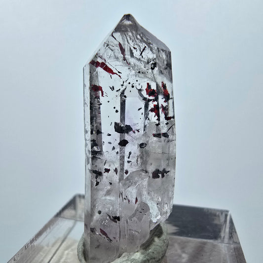 Quartz clair Harlequin Point Streep Mine, Goboboseb, Namibie, 30 x 12 x 10 mm 