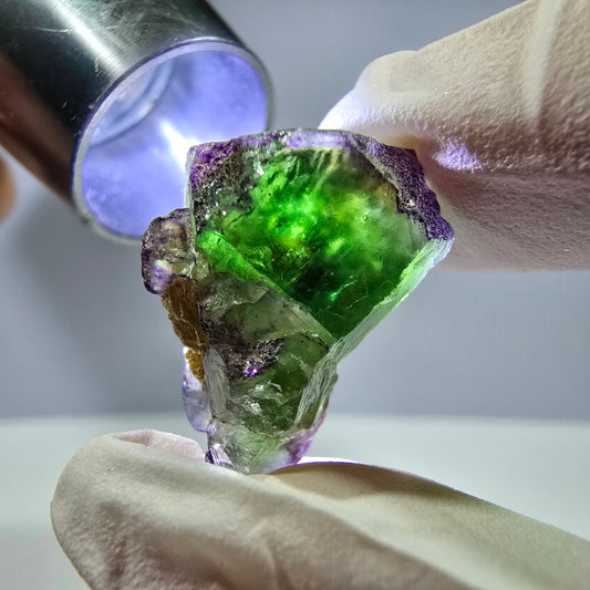 Cube de fluorite fantôme, zonal, spécimen de muscovite, Erongo, Namibie, 24 x 17 x 12 mm 