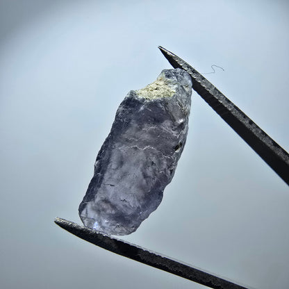 Cristal de tanzanite rare, bleu poli Tanzanie 22*8*8mm 