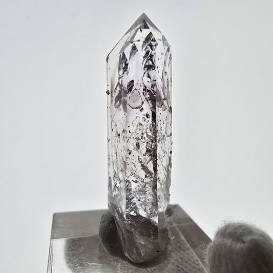 Quartz fumé fantôme Enhydro avec hématite, mine Bubble Streep, Namibie, 39 x 12 x 9 mm 