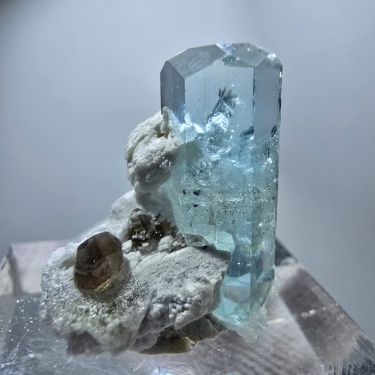 Seltener Aquamarin X mit Hyalit, Orthoklas Erongo, Namibia 20*17*11mm