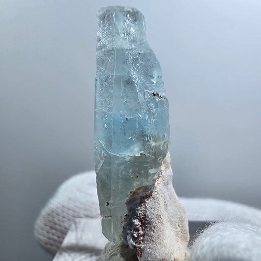 Aigue-marine rare, spécimen d'orthose, Erongo, Namibie, 35 x 12 x 8 mm 
