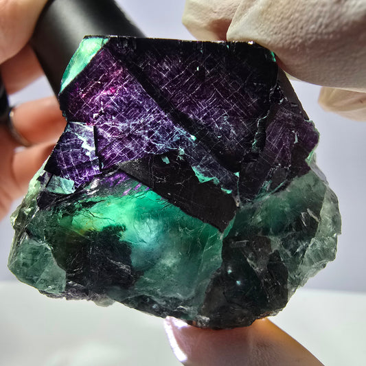Spécimen de cube de fluorite fantôme vert violet zonal 11:11 Angel Pocket, Namibie 57*48*28mm 