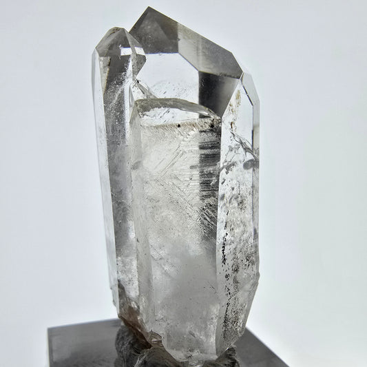 Sceptre de poche Saint-Valentin en quartz fumé fantôme, Namibie, 45 x 24 x 16 mm 