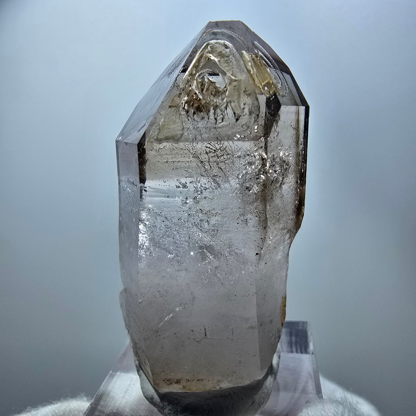 Quartz fumé fantôme transparent, pointe de sceptre, Goboboseb, Namibie, 45 x 23 x 18 mm 