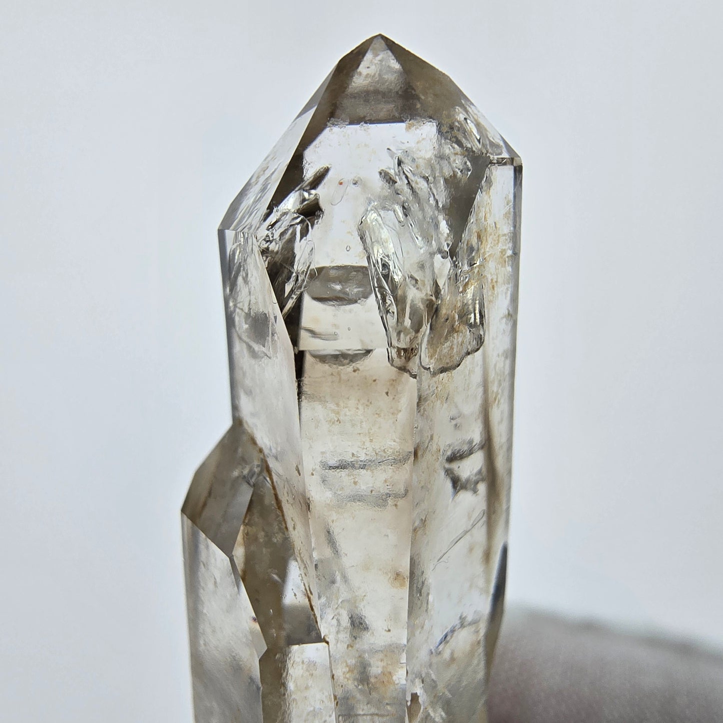 Enhydro Phantom Quartz fumé Sceptre Tip 1x Bubble Goboboseb, Namibie 48*14*12mm 