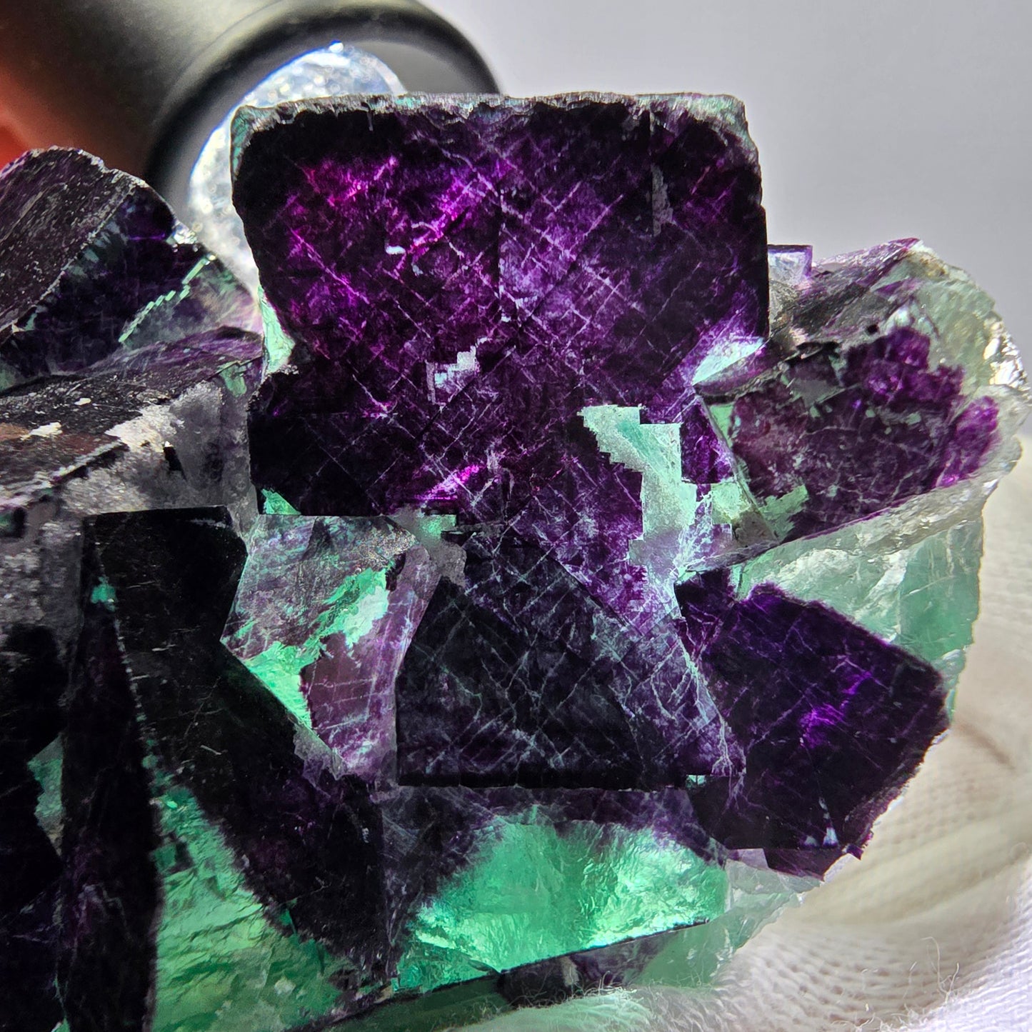 Spécimen de cube de fluorite fantôme vert violet zonal 11:11 Angel Pocket, Namibie 67*52*25mm 