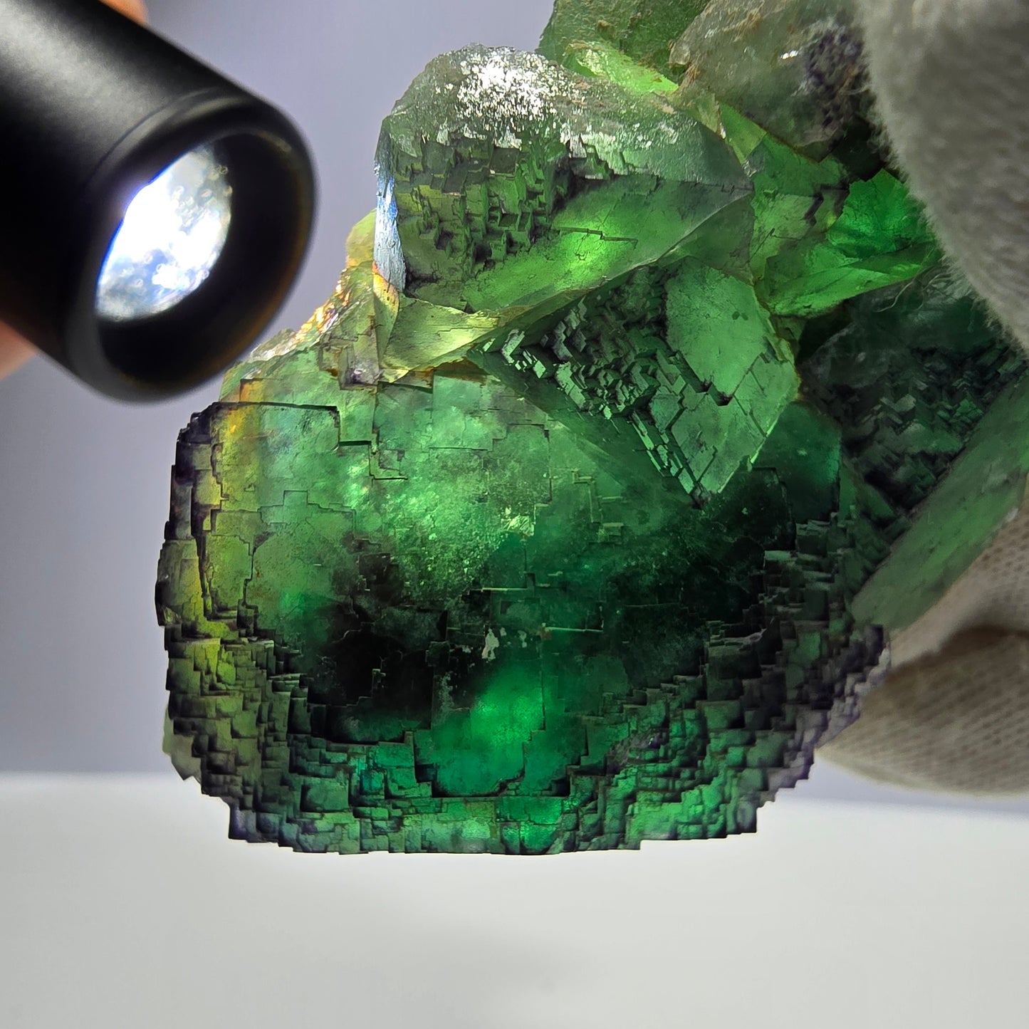 Spécimen de cube de fluorite fantôme transparent, parqueté, zonal, Okorusu, Namibie, 92 x 51 x 28 mm 
