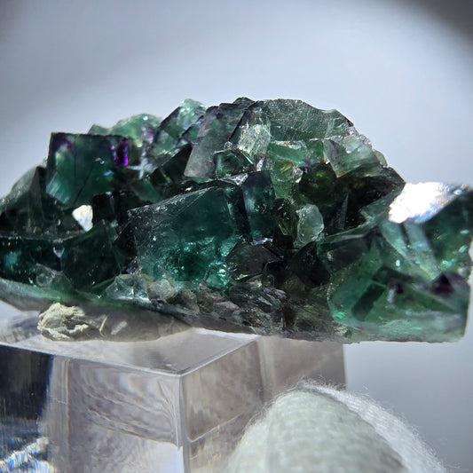 Spécimen rare de cube de fluorite fantôme, vert zonal et violet, Okorusu, Namibie, 54 x 23 x 12 mm
