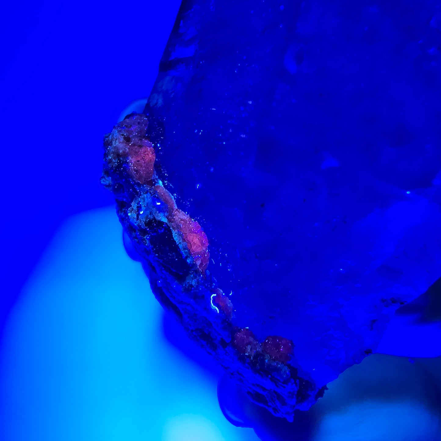 Sceptre squelette en quartz fumé Enhydro, calcite UV Valentine Pocket Goboboseb Namibie 77 x 44 x 38 mm 