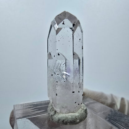 Quartz hématite transparent Point Streep Mine, Goboboseb, Namibie 27 x 11 x 8 mm 