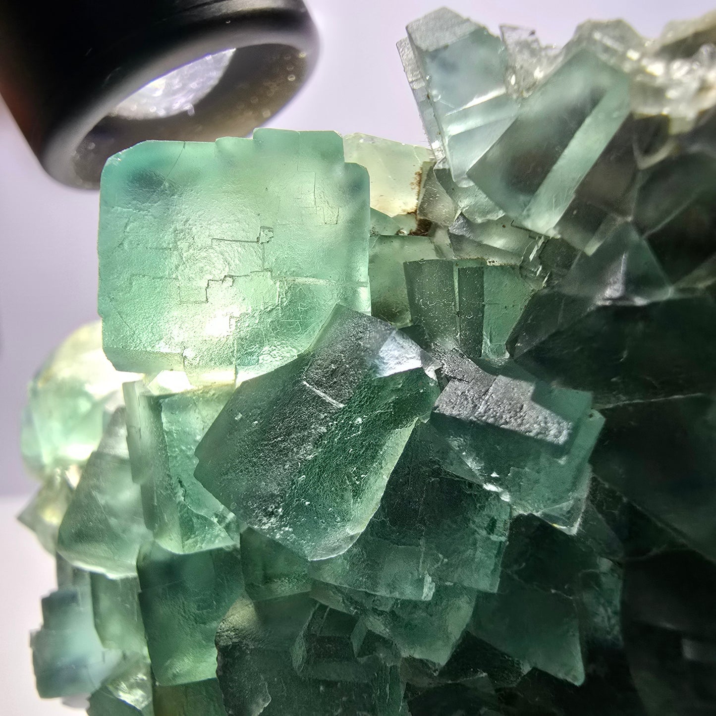 Grand spécimen de cube de fluorite fantôme, parqueté vert, Okorusu, Namibie, 104 x 82 x 43 mm 