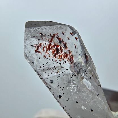 Quartz clair Harlequin Point Streep Mine, Goboboseb, Namibie 32 x 10 x 10 mm 