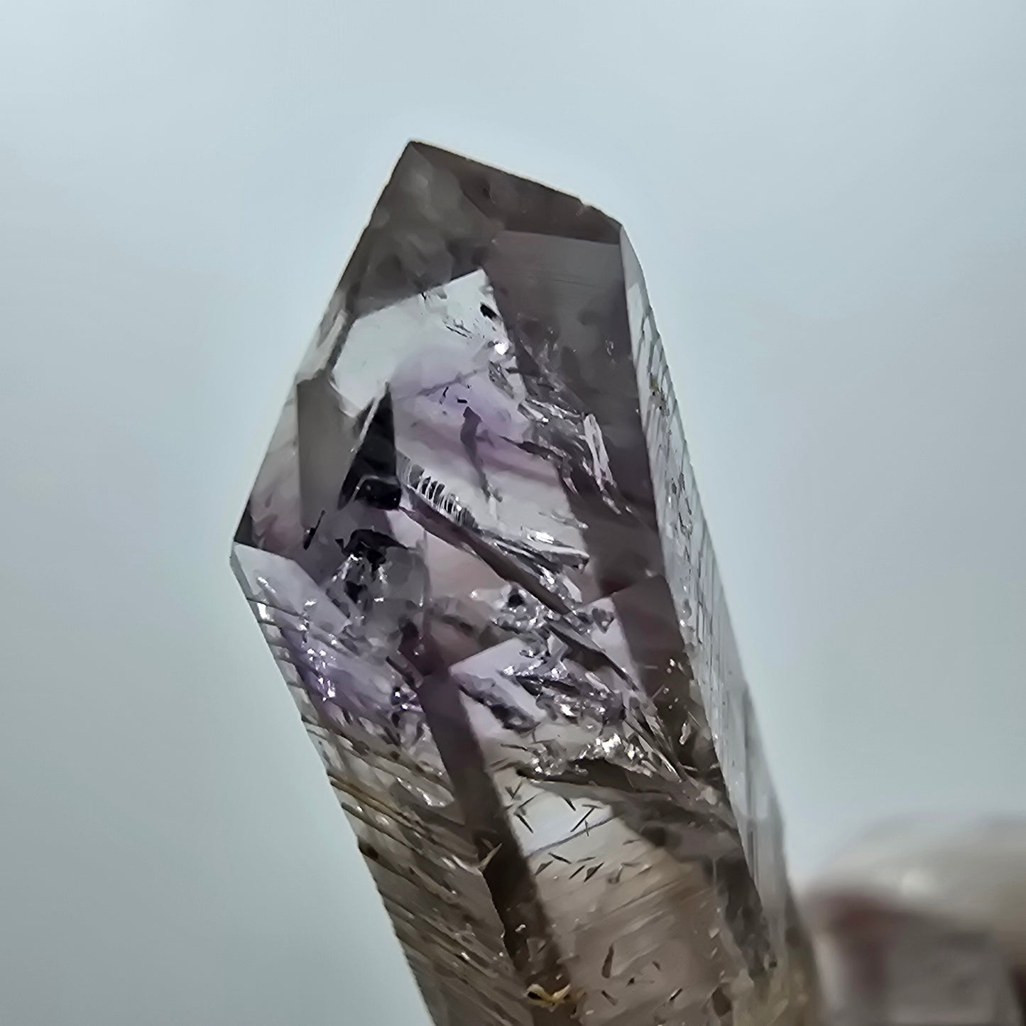 Mine d'améthyste Phantom Point Streep, Goboboseb, Namibie 48 x 14 x 10 mm 