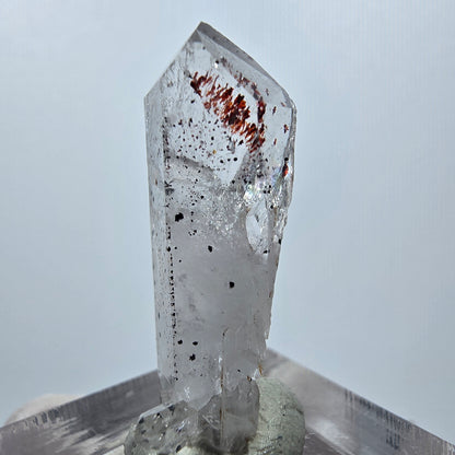 Quartz clair Harlequin Point Streep Mine, Goboboseb, Namibie 32 x 10 x 10 mm 