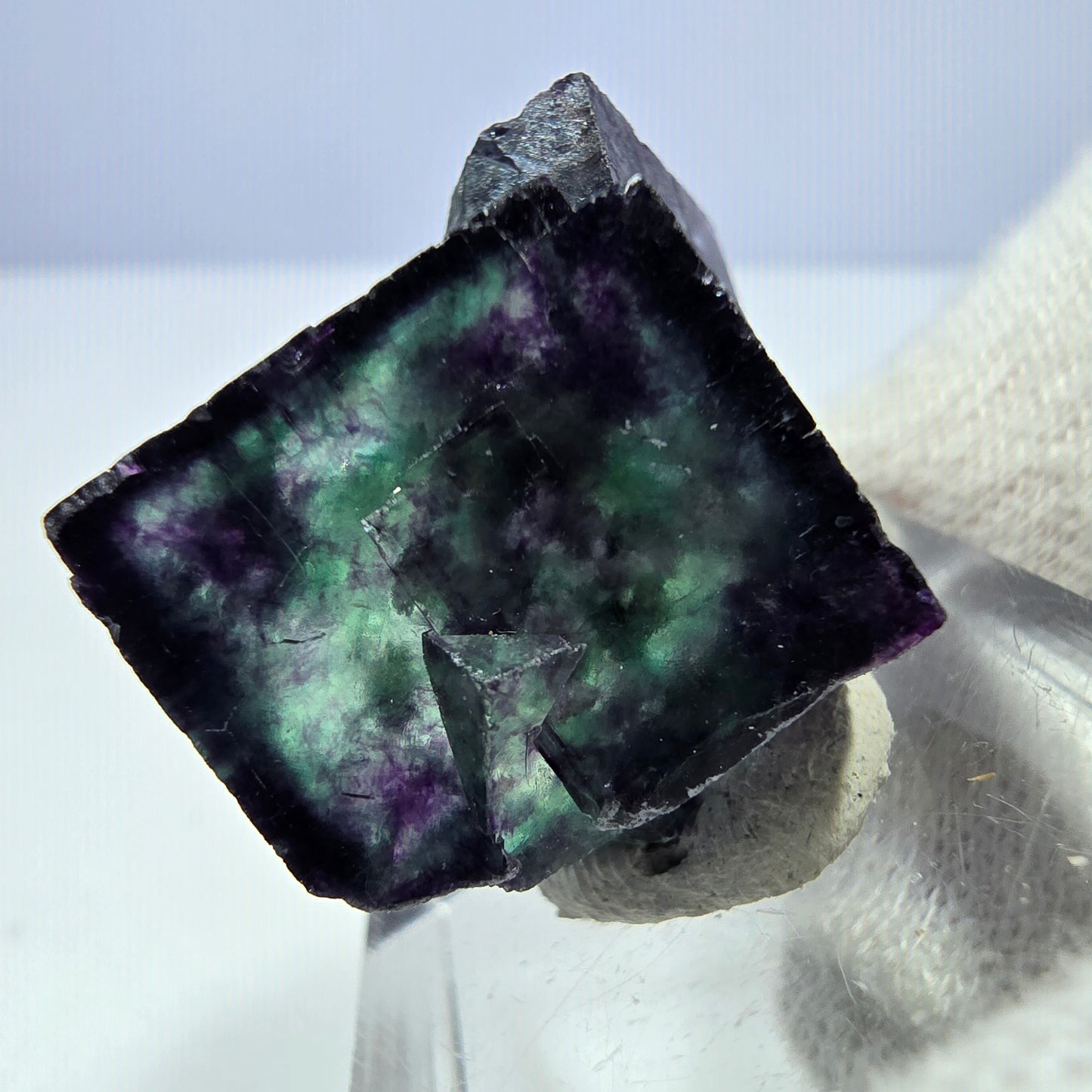 Rare spécimen de cube de fluorite fantôme, vert zonal et violet, Okorusu, Namibie, 30 x 23 x 19 mm 