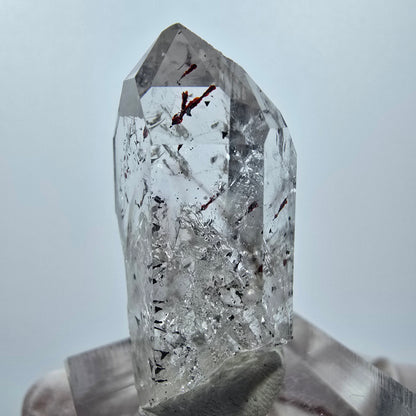 Quartz Harlequin Enhydro, Quartz Hématite Streep Mine, Goboboseb, Namibie 36 x 18 x 13 mm 