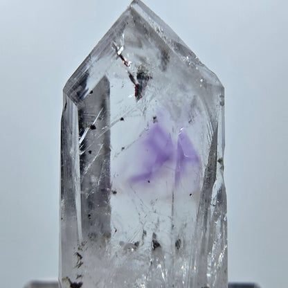 Améthyste fantôme avec hématite, mine Streep, Goboboseb, Namibie, 29 x 11 x 7 mm 