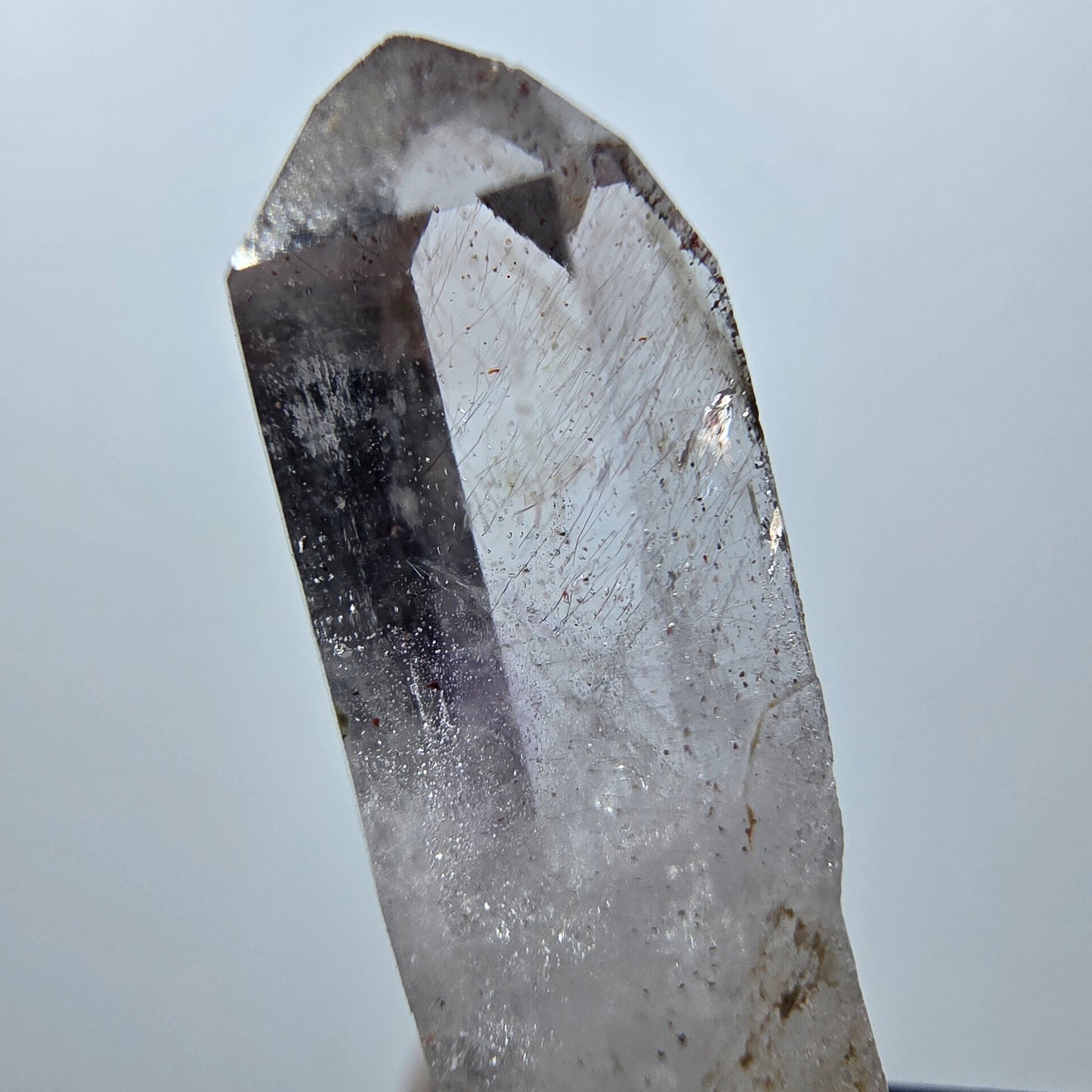 Pointe d'améthyste fantôme de Goboboseb, Namibie, 35 x 12 x 9 mm 