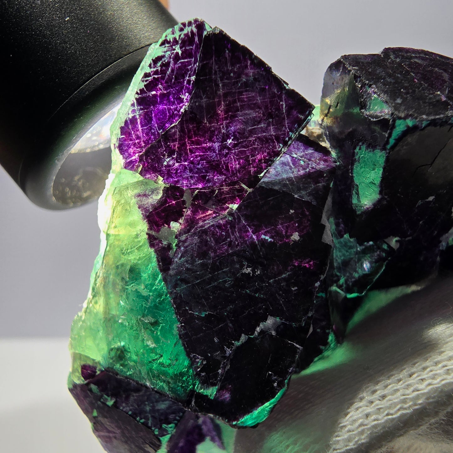 Spécimen de cube de fluorite fantôme vert violet zonal 11:11 Angel Pocket, Namibie 67*52*25mm 