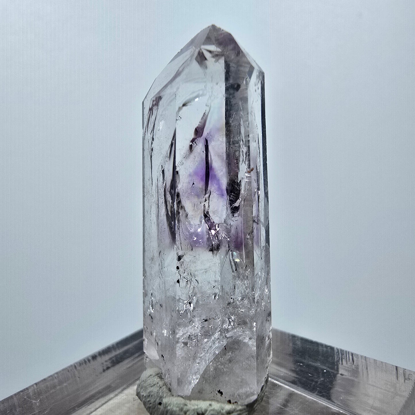 Améthyste fantôme avec hématite, mine Streep, Goboboseb, Namibie, 32 x 10 x 10 mm 