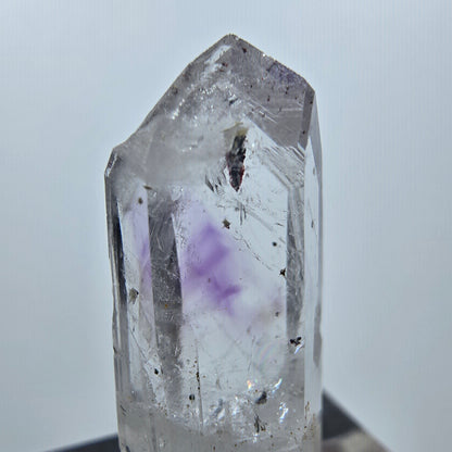 Améthyste fantôme avec hématite, mine Streep, Goboboseb, Namibie, 29 x 11 x 7 mm 