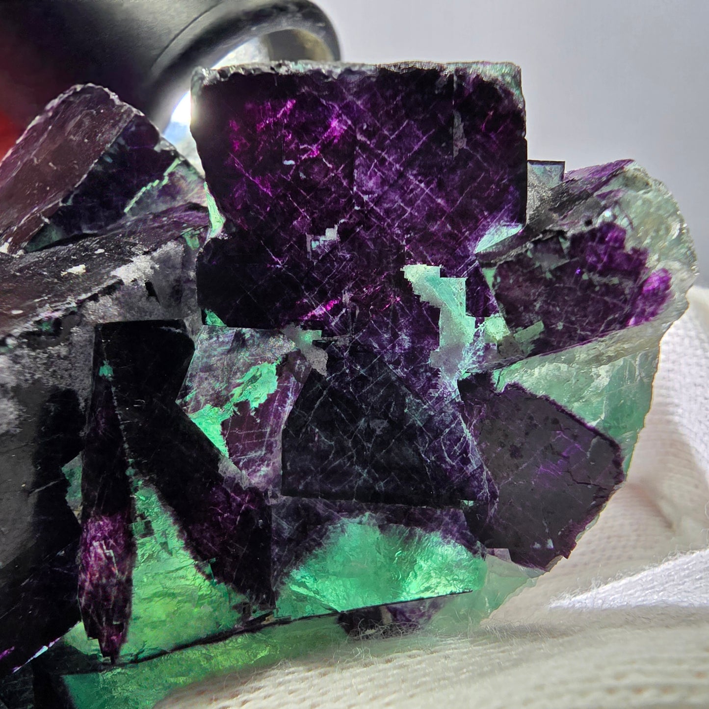 Spécimen de cube de fluorite fantôme vert violet zonal 11:11 Angel Pocket, Namibie 67*52*25mm 