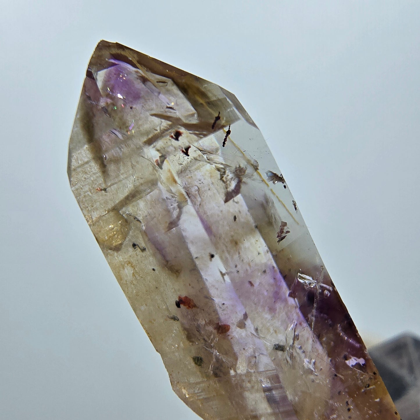 Améthyste fantôme Enhydro, mine d'hématite Streep, Goboboseb, Namibie, 32 x 11 x 11 mm 
