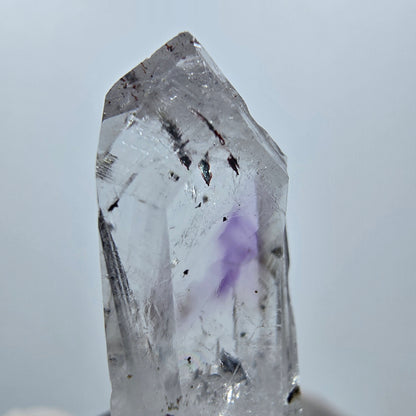 Améthyste fantôme avec hématite, mine Streep, Goboboseb, Namibie, 29 x 11 x 7 mm 