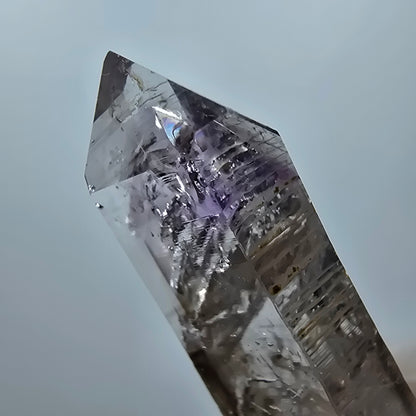 Mine d'améthyste Phantom Point Streep, Goboboseb, Namibie 48 x 14 x 10 mm 