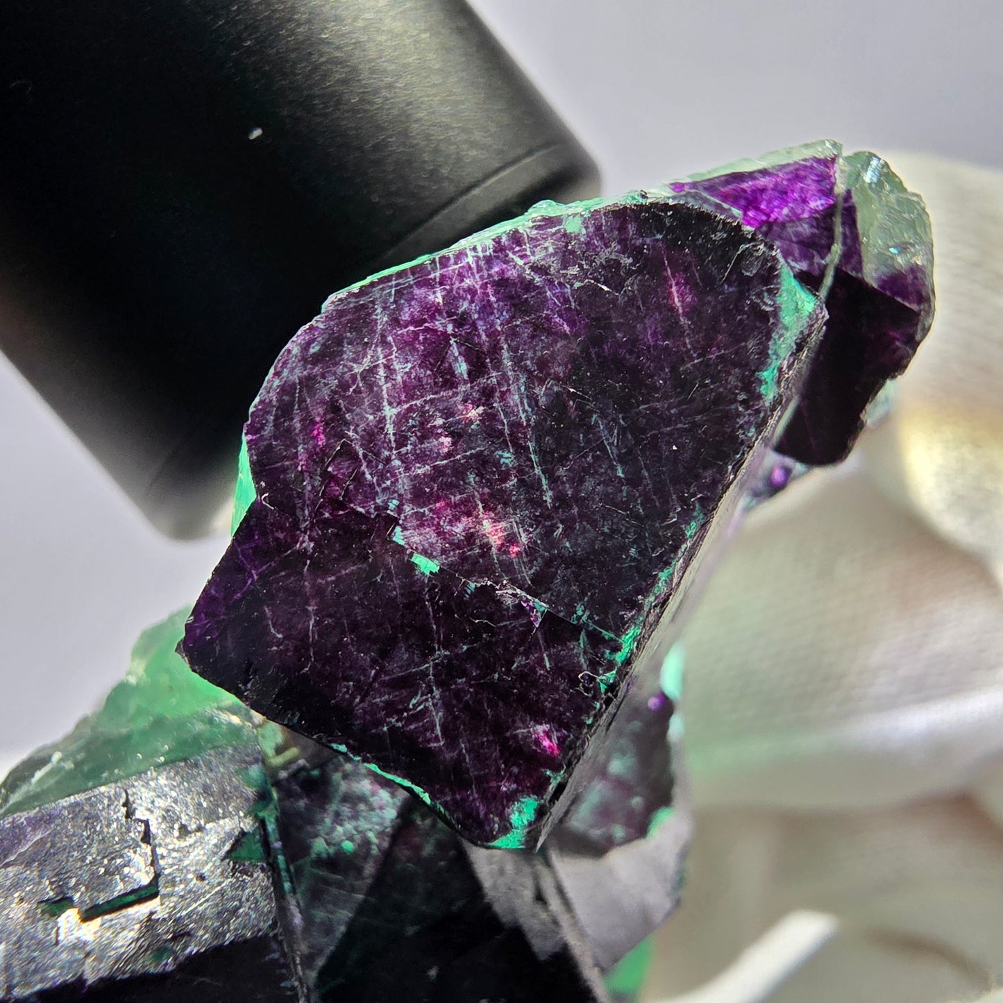 Spécimen de cube de fluorite fantôme vert violet zonal 11:11 Angel Pocket, Namibie 67*52*25mm 