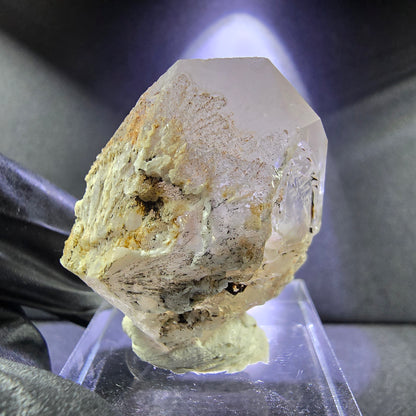 Belle pointe de quartz en cristal de sceptre de quartz fumé 32 * 27 * 20 mm de Goboboseb Namibie