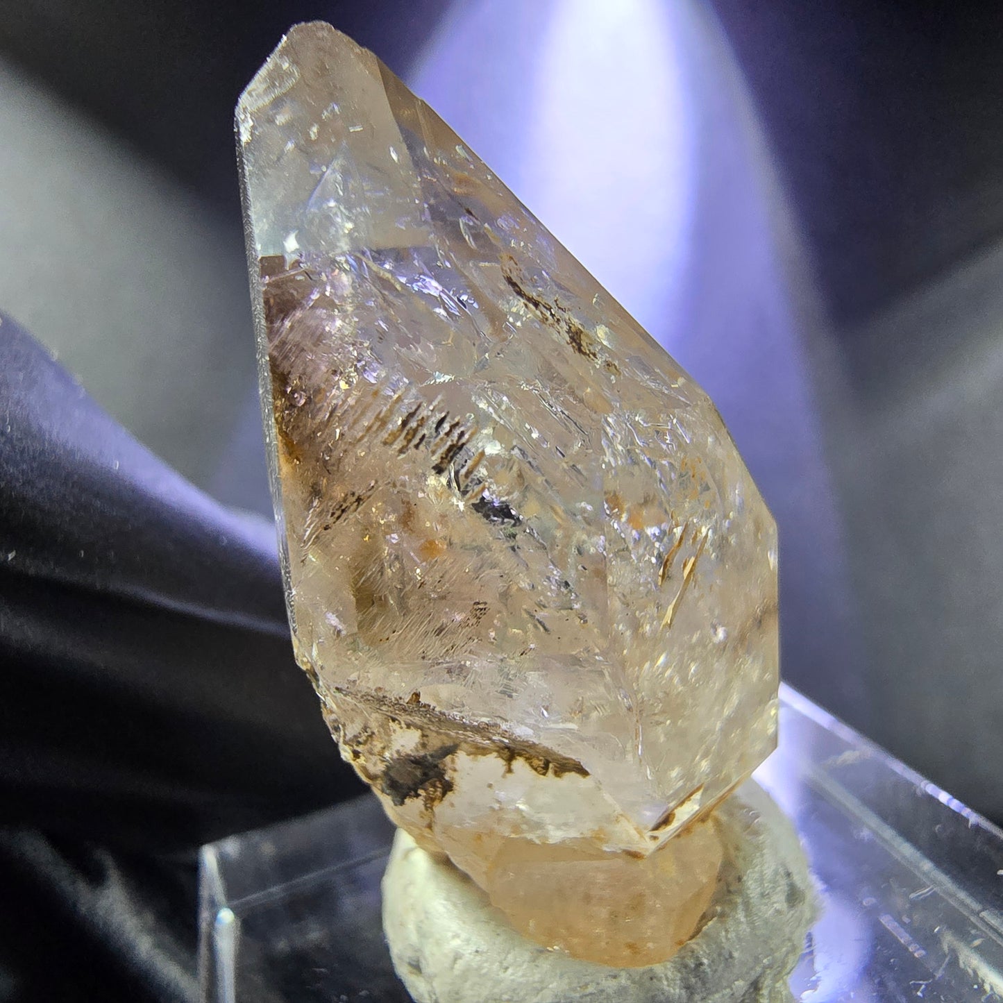 Sceptre de Quartz fumé fantôme clair, pointe à Double extrémité 30*18*15mm Goboboseb namibie