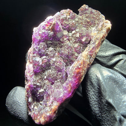 Niveau de cube en fluorite violet avec pointes de quartz Okorusu, collection Namibie 49*25*17mm