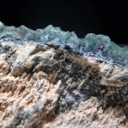 Grands cubes de fluorite zonaux, niveau de quartz vert violet Erongo, Namibie 124*59*27mm