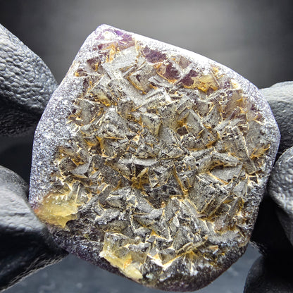 Niveau de cube de fluorite étagé violet orange Omehane, collection namibie 37*35*14mm