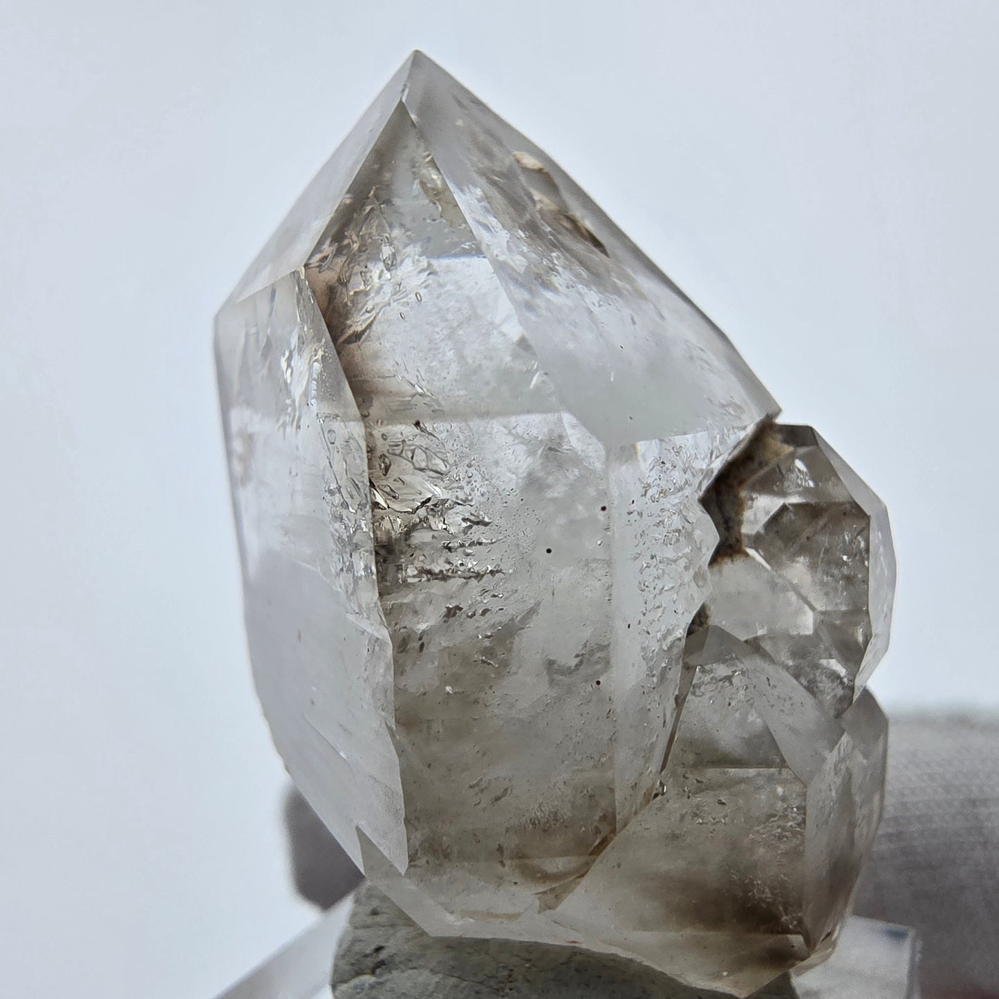Enhydro Phantom Sceptre à Quartz Fumé Niveau 1x Bubble Goboboseb, Namibie 45*29*26mm 