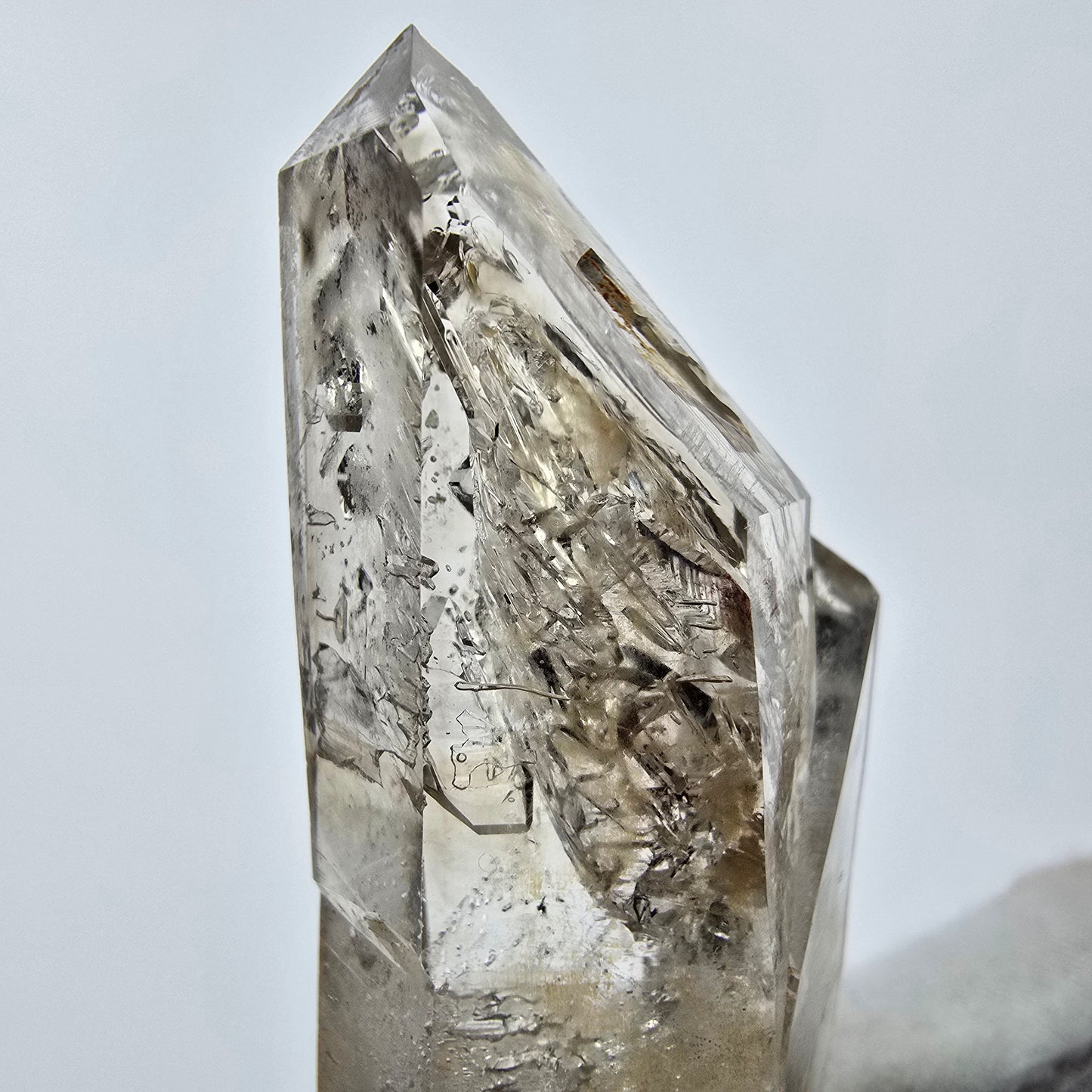 Enhydro Phantom Smoky Quartz Sceptre Tip 1x Bubble Goboboseb, Namibie 54*24*18mm 
