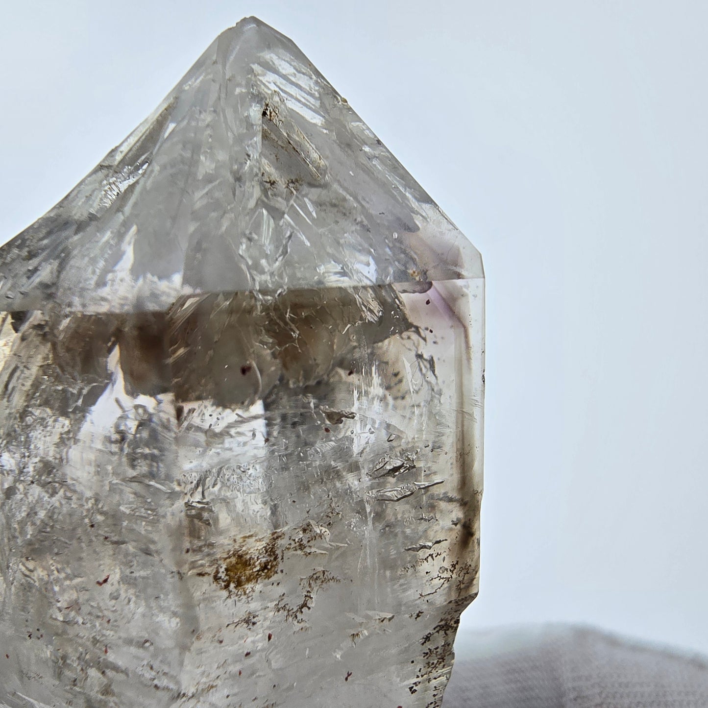 Enhydro Phantom Rauchquarz Zepter Spitze 1x Blase Goboboseb, Namibia 60*36*26mm