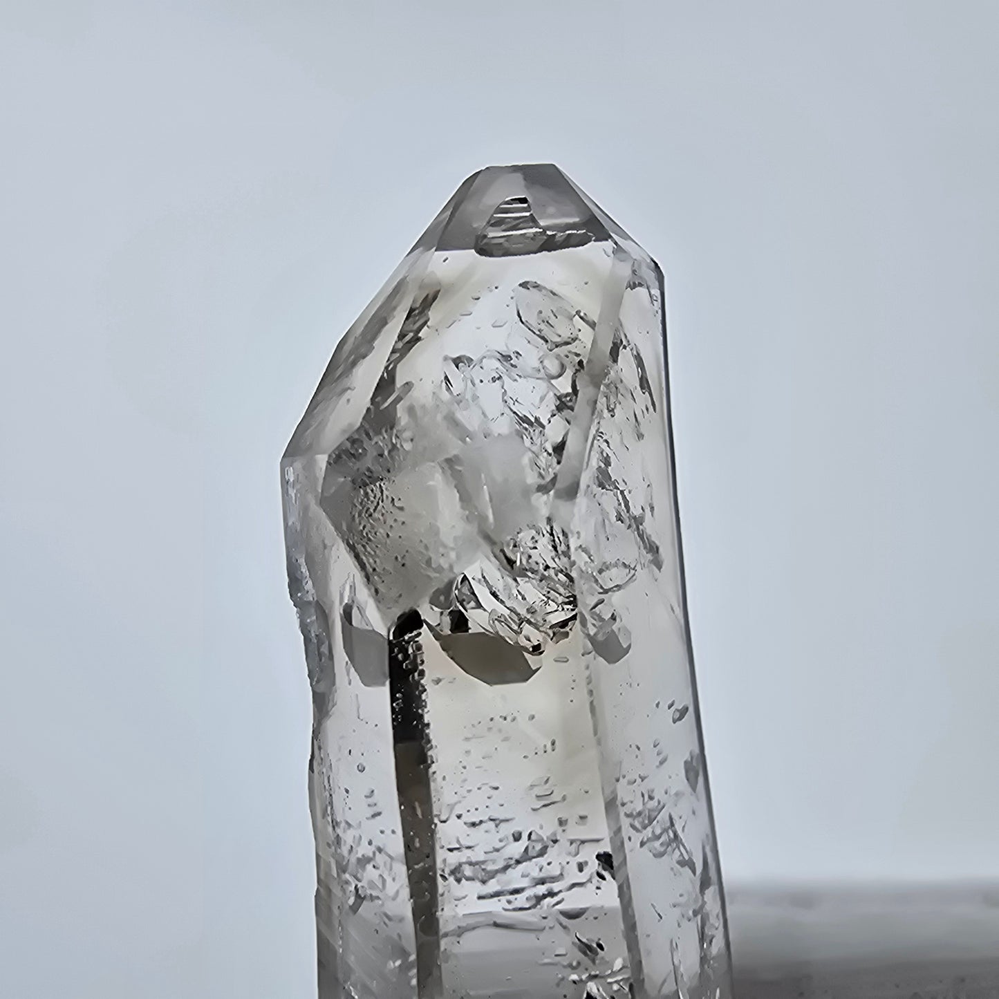Enhydro Phantom Smoky Quartz Sceptre Tip 1x Bubble Goboboseb, Namibie 45*18*14mm 