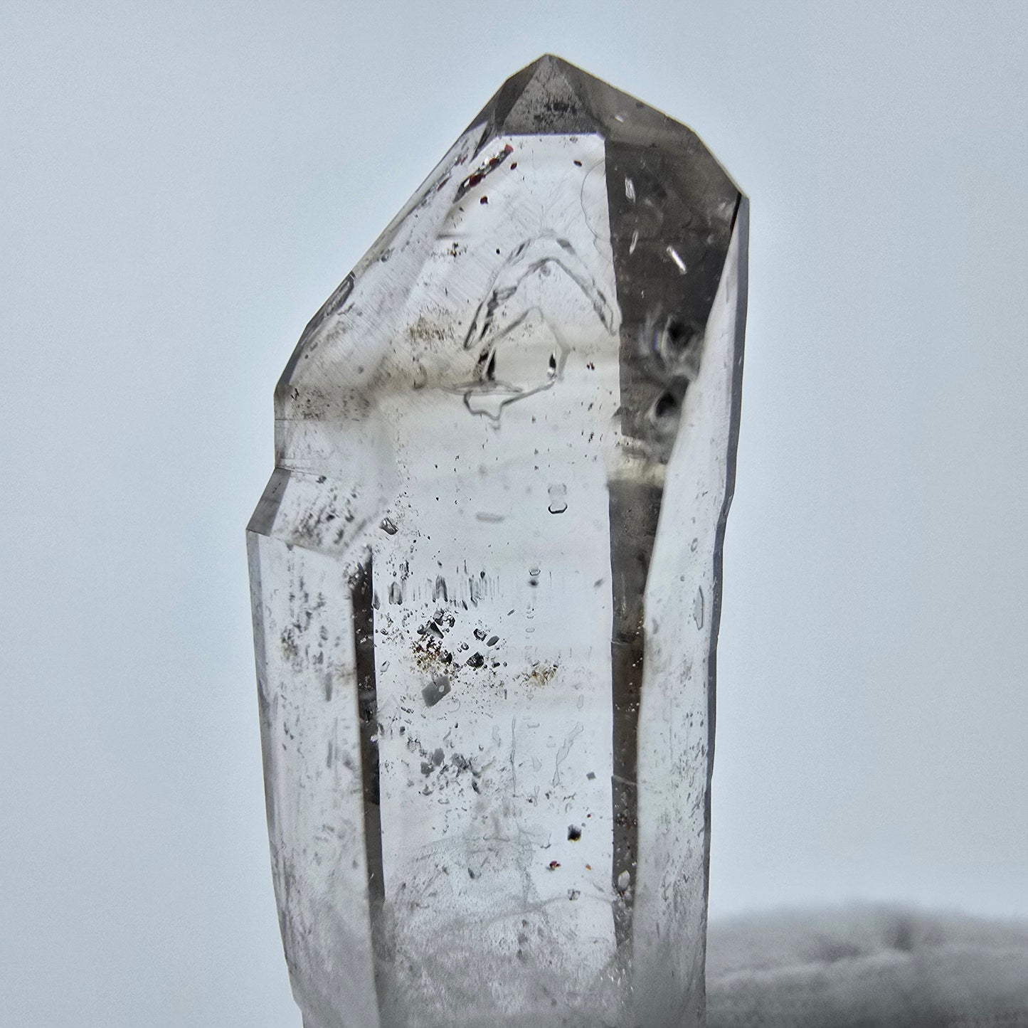 Enhydro Phantom Quartz fumé Sceptre Tip 1x Bubble Goboboseb, Namibie 50*16*16mm 