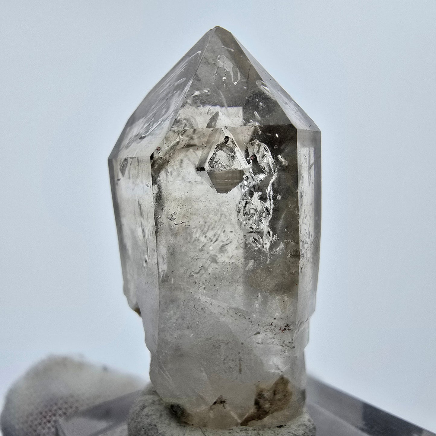 Enhydro Phantom Smoky Quartz Sceptre Tip 1x Bubble Goboboseb, Namibie 38*19*16mm 