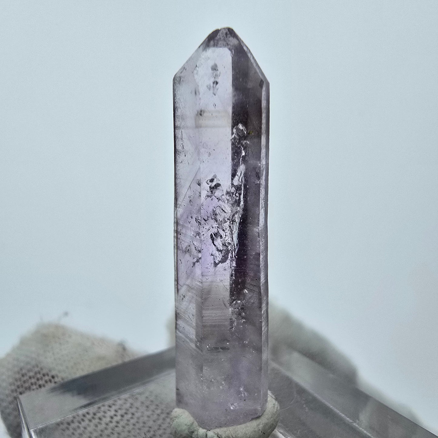 Pointe de cristal d'améthyste fantôme transparente Goboboseb, Namibie 33*8*6mm Collection 
