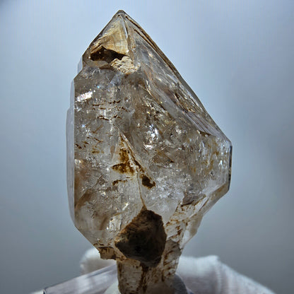 Quartz fumé fantôme transparent, pointe de sceptre, Goboboseb, Namibie, 61 x 29 x 28 mm 